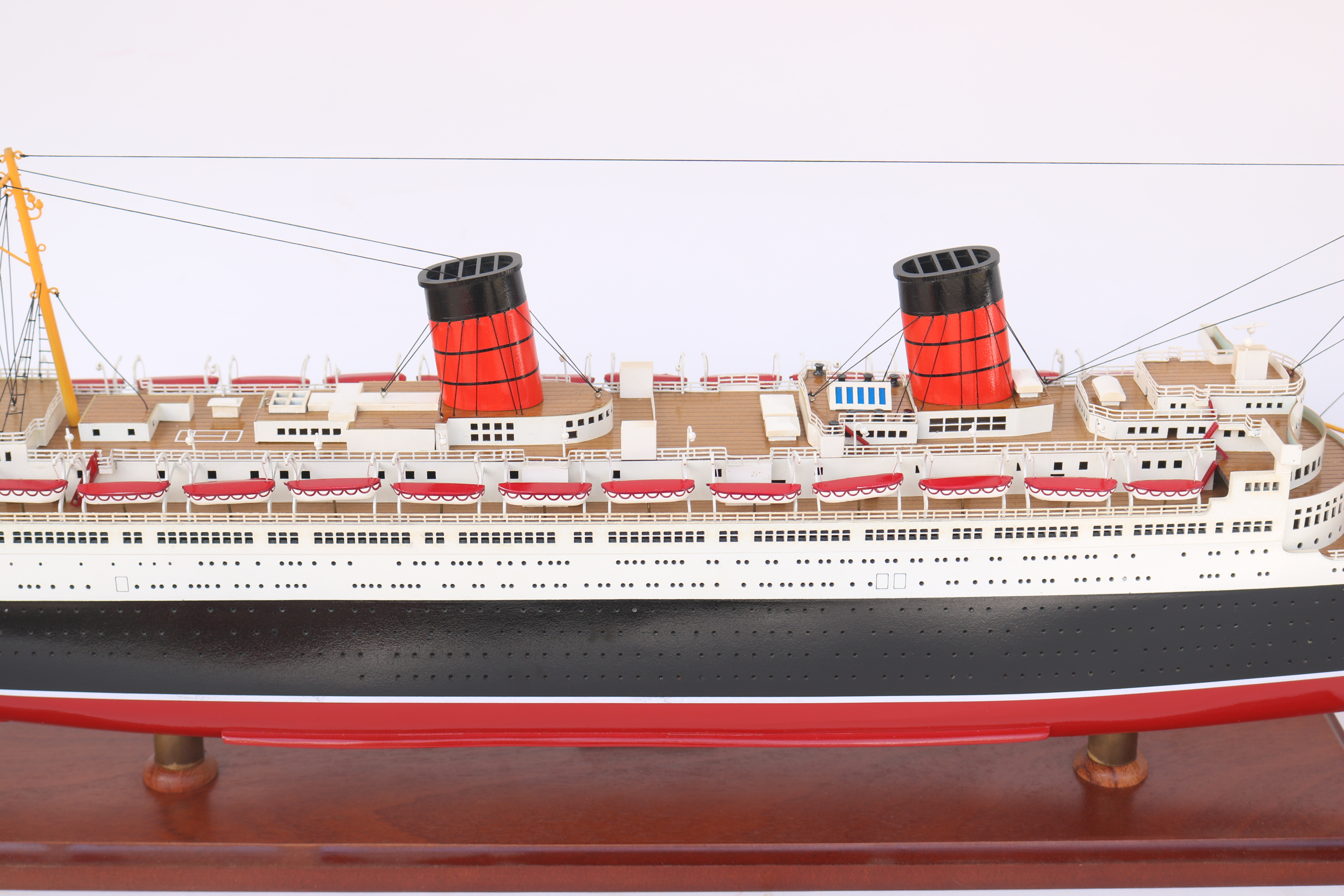RMS QUEEN ELIZABETH CRUISE SHIP MODEL - 34"