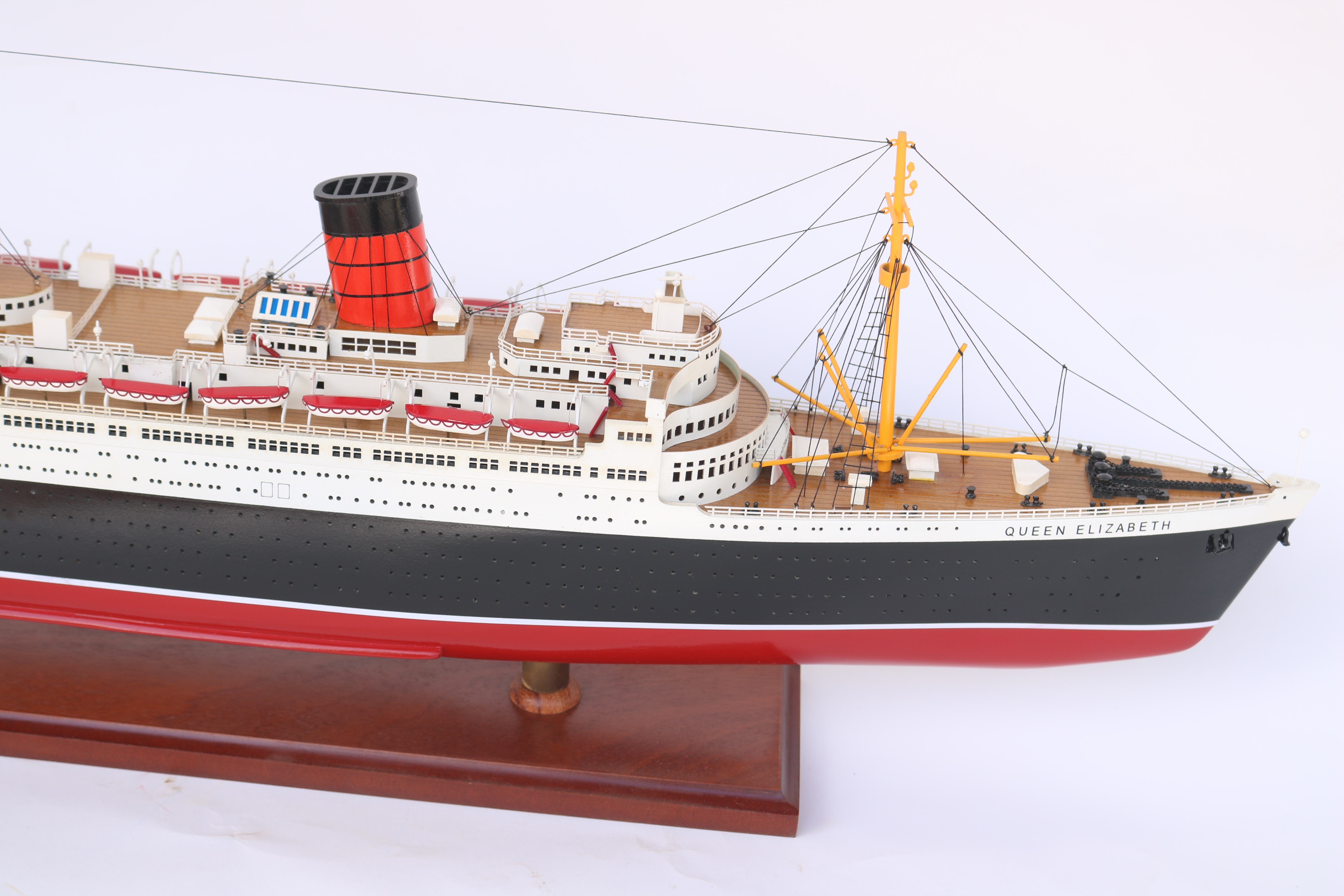 RMS QUEEN ELIZABETH CRUISE SHIP MODEL - 34"