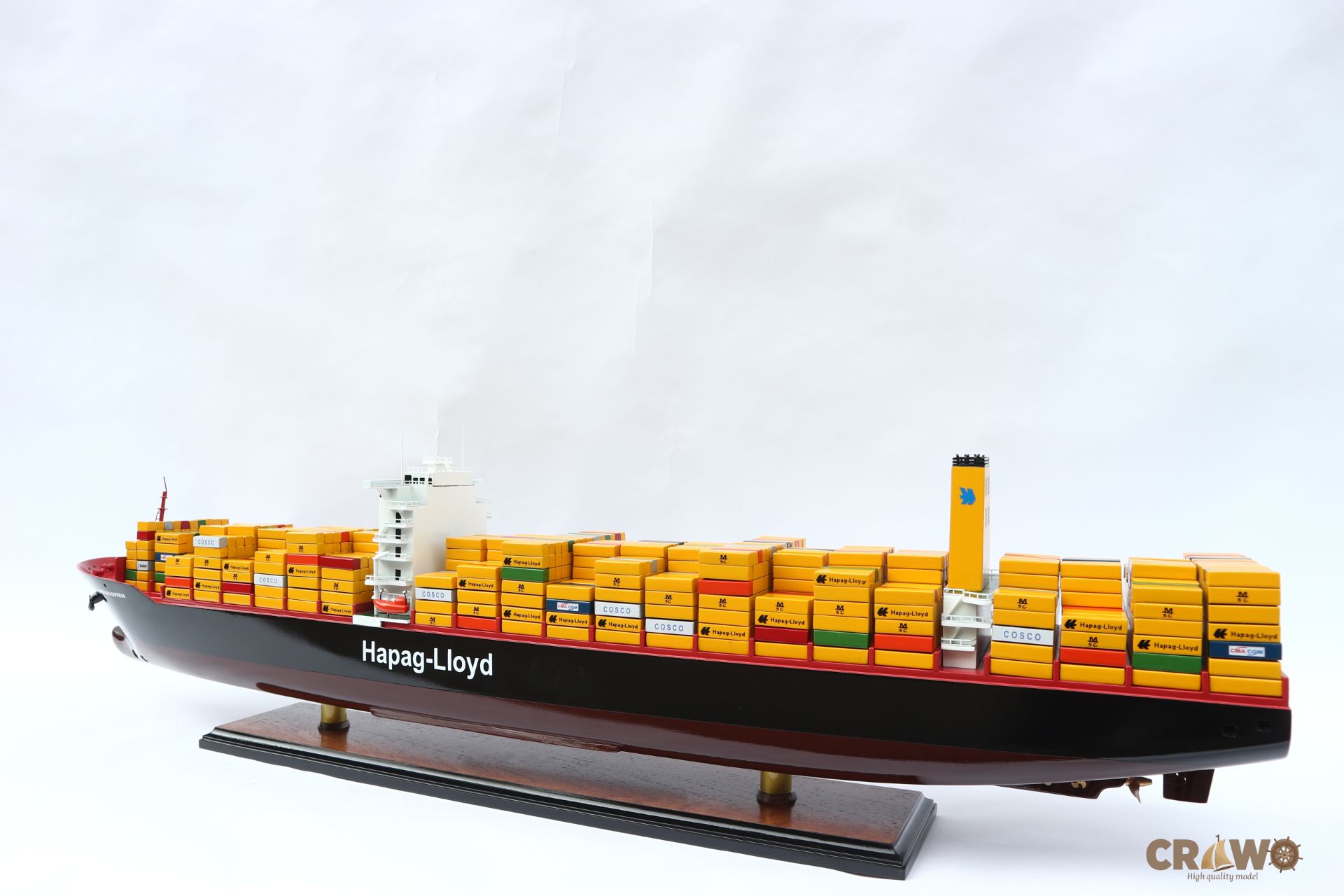 HAPAG LLOYD HAMBURG EXPRESS CONTAINER SHIP MODEL 36.6"