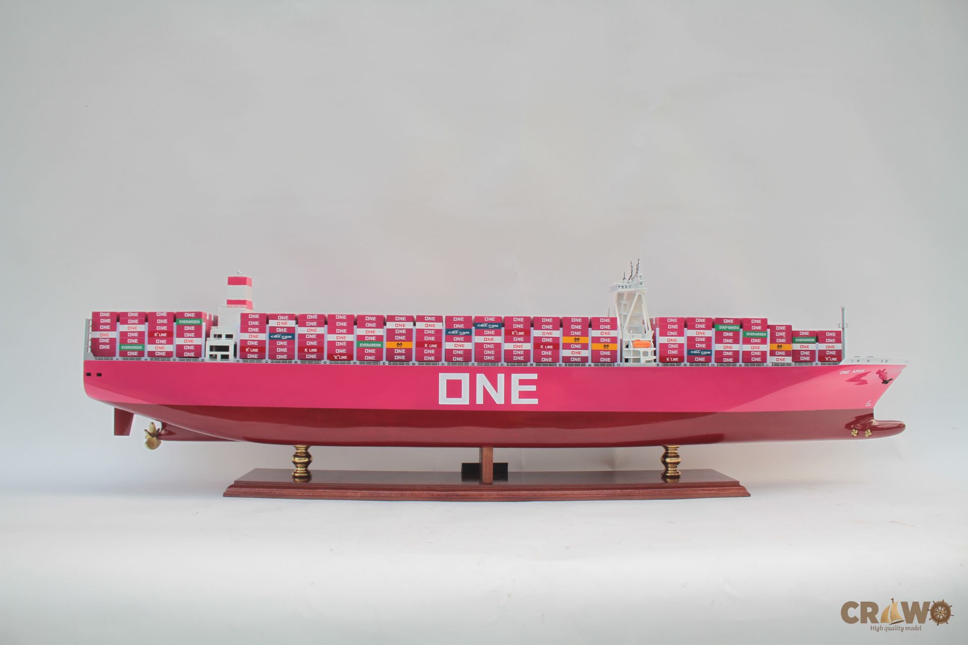 ONE APUS JAPANESE CONTAINER SHIP MODEL 39.8"
