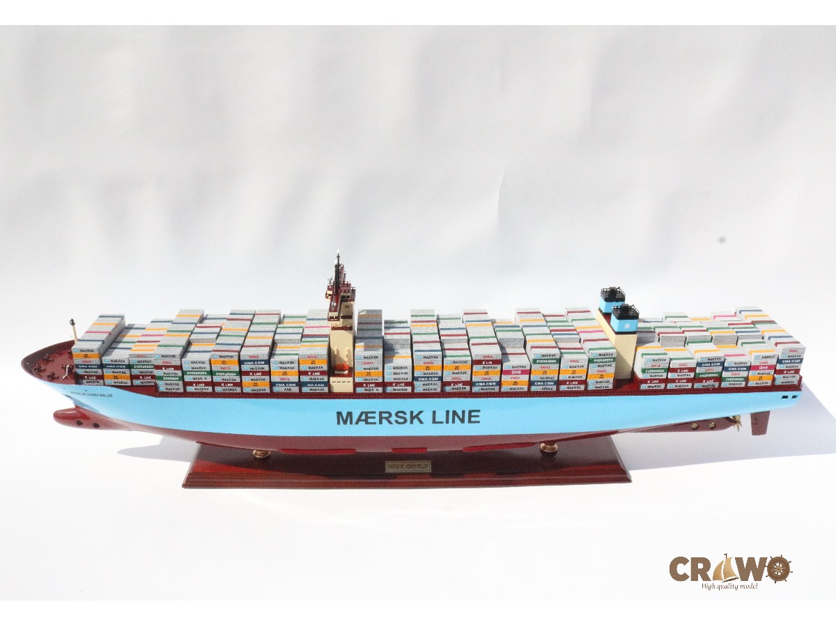 MAERSK MC. KINNEY MOLLER CONTAINER SHIP MODEL 39.4"